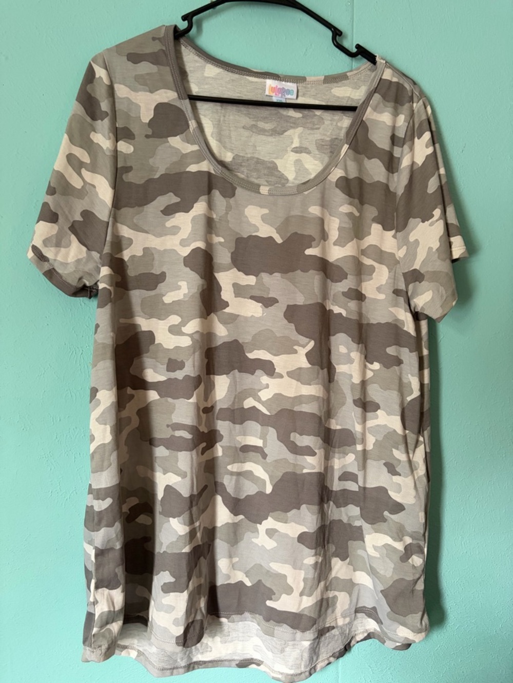 LuLaRoe Neutral Camo Scoop Neck Tee - Gray and Cream